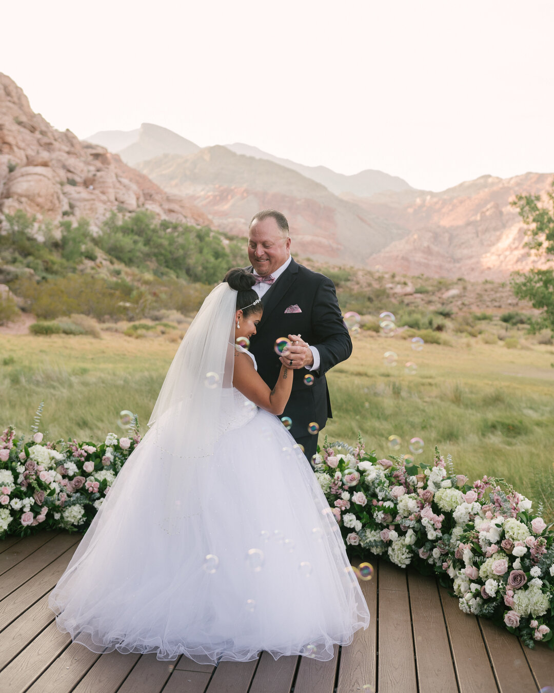I loved hearing Antoinette + Patrick's love story!  These two had their fairy tale wedding with their loved ones, complete with bubbles for their first dance!! 
Coordination + Permit @elopementlasvegas
Florals @a_wong_events
O