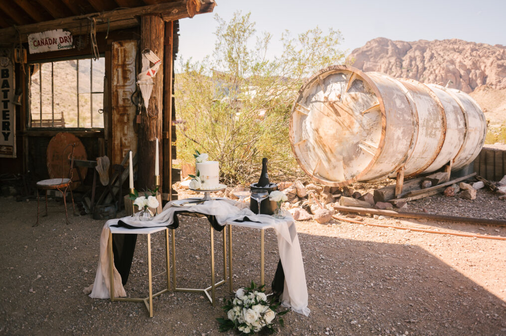 las vegas elopement mini reception table with cake and champagne 