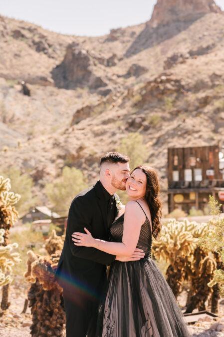 elopement sweet kiss among desert cacti 