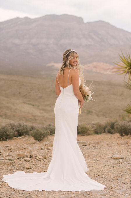 gorgeous bridal portrait at red rock canyon