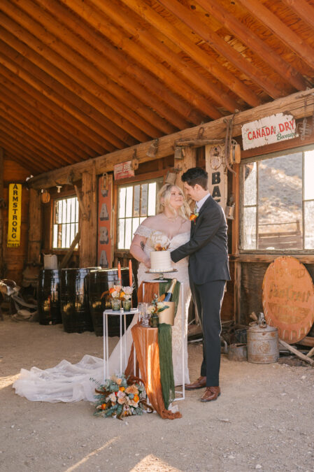 bride and groom cutting mini cake at their micro wedding in las vegas