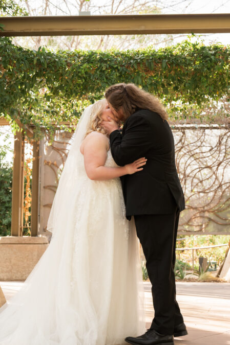 las vegas wedding ceremony kiss at springs preserve